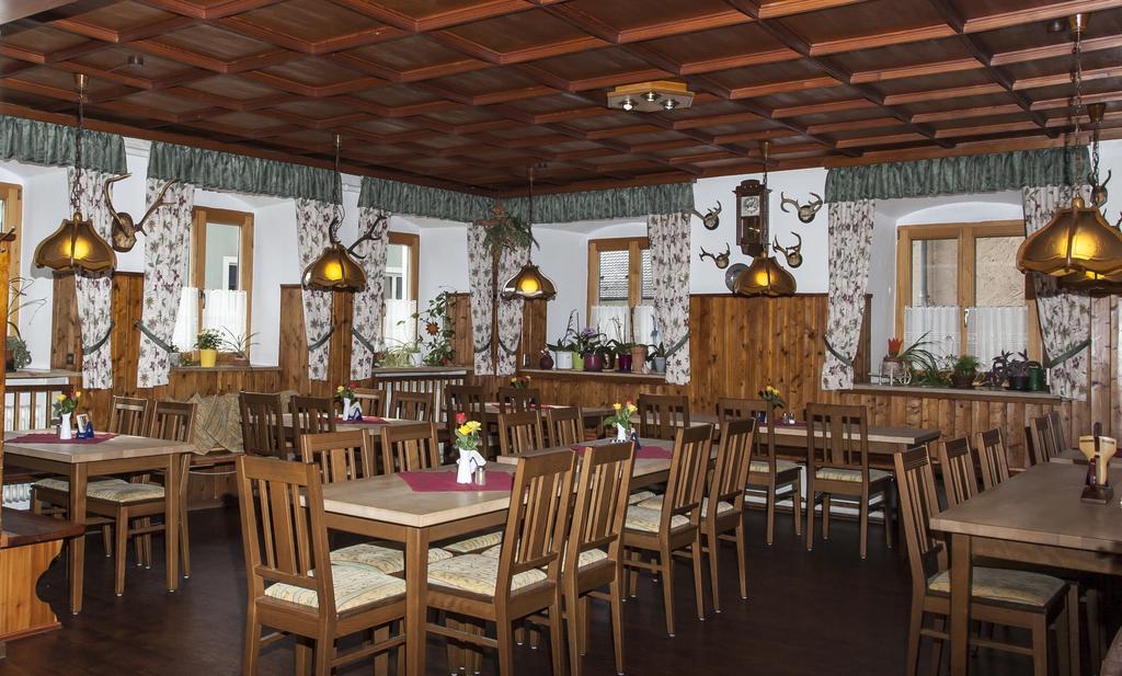Gasthof Stern Hotel Greding Exterior photo